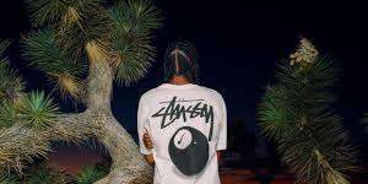 Winter Streetwear in London: The Stussy and Stussy Hoodie Trend
